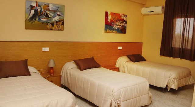 Трёхместный номер Standard Hostal Restaurante Labrat