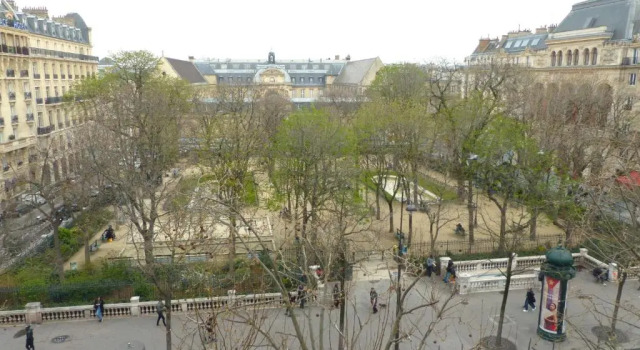 Апартаменты Marvellous Sunbathed 3BR at the heart of Paris