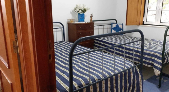 2-bedrooms, Sleeps 4, 10 min Drive to Coimbra, Book Feriehus Coimbra 