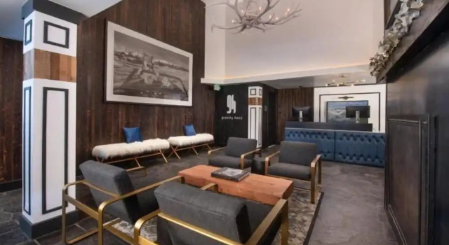 Vail Village Hotel Room With 2 Queens, Забронировать Отель Отели Вейл с парковкой, Парковка