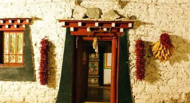 Kangbo Gudiaolou Hotel, Prenota Hotel Hotel economici a Danba