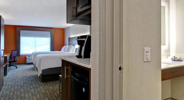 Двухместный люкс Holiday Inn Express Hotel & Suites Anderson I-85 - HWY 76, Exit 19B by IHG
