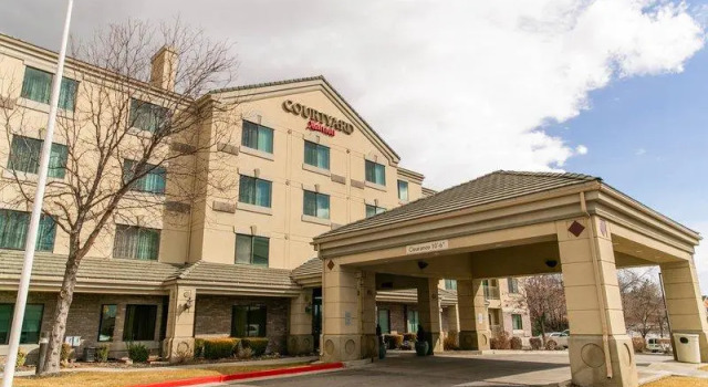 Кровать в общем номере Best Western Plus Provo University Inn