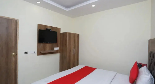 Bg House by OYO Rooms