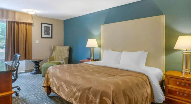 Номер Standard Quality Inn & Suites Apex - Holly Springs NC