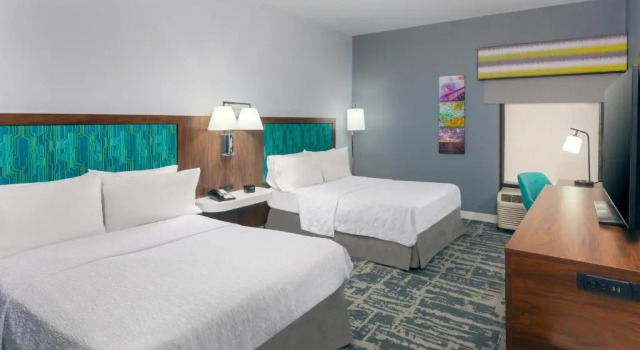 Четырёхместный номер Deluxe Hampton Inn Salisbury