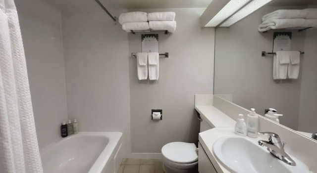 Двухместный номер Standard с балконом Coast Capri Hotel