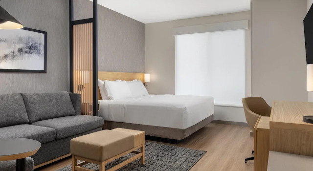 Номер Standard Hyatt Place Toronto Airport