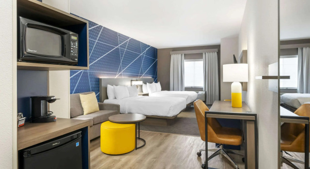 Четырёхместный люкс Comfort Suites Elgin Northwest