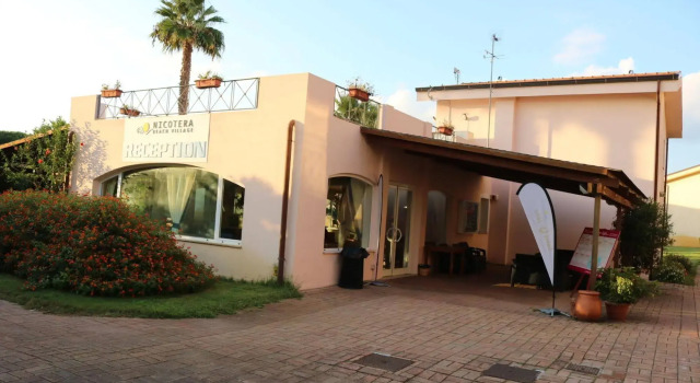 Nicotera Beach Village, Buchen Sie Hotel Nicotera Kalabrien