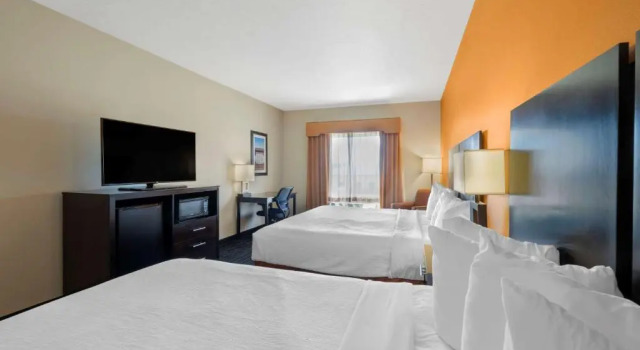 Четырёхместный номер Deluxe Best Western Plus North Platte Inn & Suites