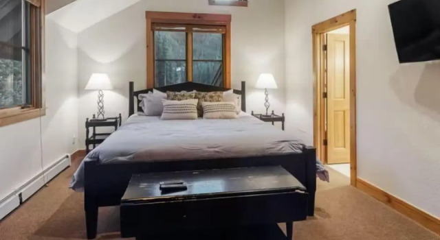 4 Bedroom Townhome in East Keystone Along Shuttle Route to River Run Village