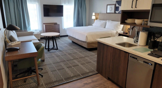 Двухместный люкс Staybridge Suites Louisville - East by IHG