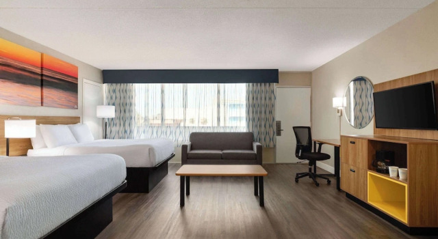 Четырёхместный номер Standard с видом на улицу Days Inn by Wyndham Myrtle Beach-Beach Front