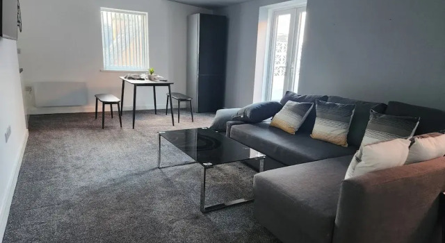 Derby City Centre Apartment With Roof Top Hot Tub, Varaa Huoneisto Asunnot kohteessa Merseyside, Huoneisto