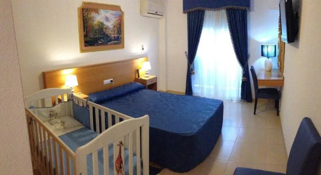 Hostal RR Feria by Beleret, Забронировать Отель Кала д'Ор 