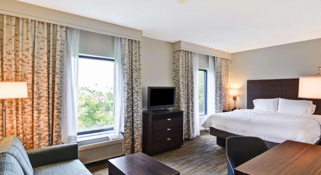 Двухместный номер Deluxe Hampton Inn & Suites Boynton Beach