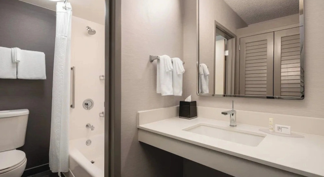 Одноместный люкс c 1 комнатой Courtyard Seattle Southcenter