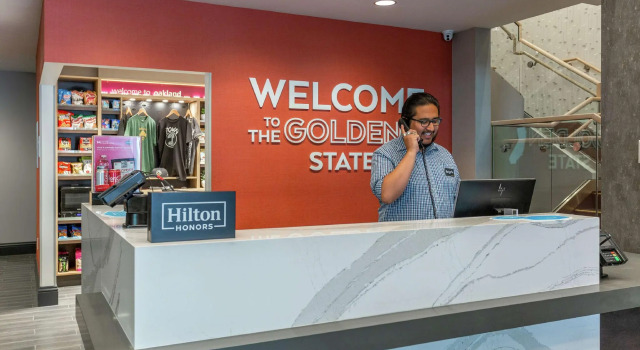 Четырёхместный номер Standard Hampton Inn Oakland Downtown-City Center