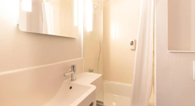 Трёхместный номер B&B HOTEL Creil Chantilly