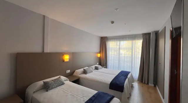 Четырёхместный номер Hotel Montesol Benidorm