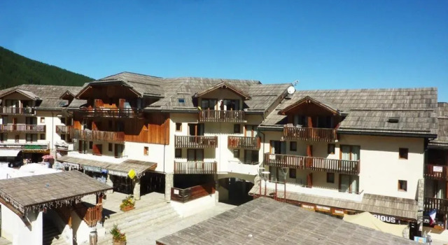 Appartement cosy avec WiFi gratuit, piscine chauffée, sauna, et accès direct aux pistes, Les Orres 1800. - FR-1-322-302, Réserver Appartement Les Orres Hautes-Alpes