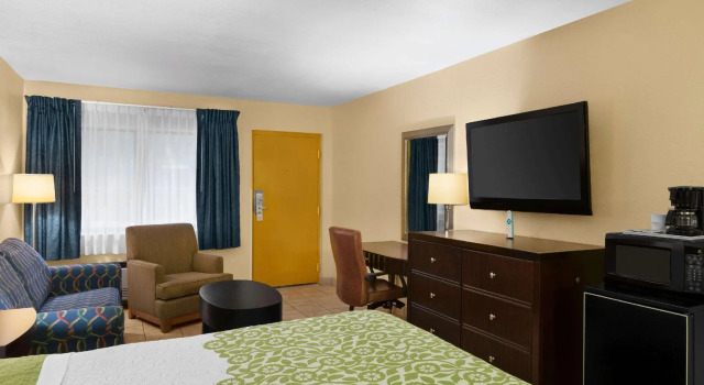 Двухместный люкс Days Inn by Wyndham N Orlando/Casselberry