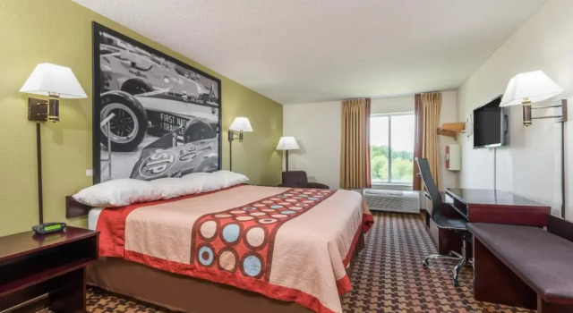 Номер Standard Super 8 by Wyndham Cloverdale IN