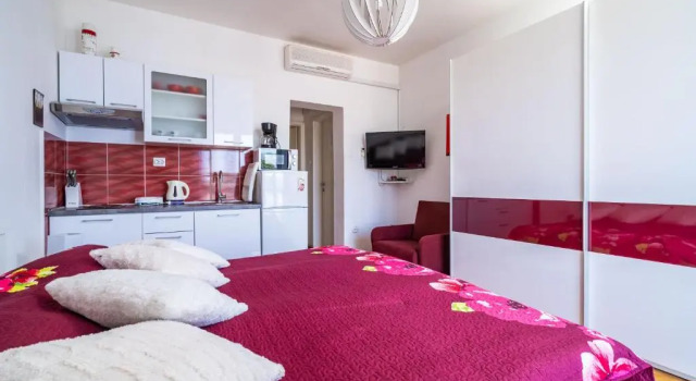 Apartments & Rooms Mara & Petrunjela, Забронировать Апартаменты/квартира Цавтат Cavtat Coast, рядом с Частный Пляж «Хотэл Кроатия Бич»