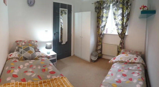 Queens Rooms, Perfect Guest Rooms on Queens Road, Manchester, Забронировать Гостевой дом Отели Манчестера с парковкой, Парковка