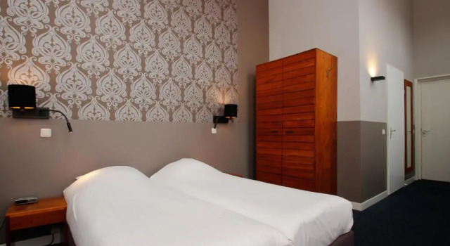 Hotel Aan De Singel, Забронировать Отель Отели Делфзейл с парковкой, рядом с Jachthaven 't Dok, Парковка