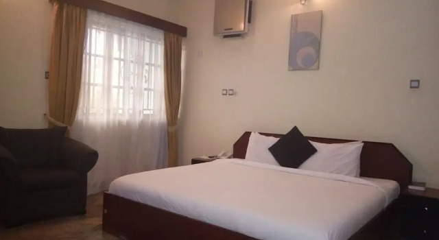 Номер Standard с балконом Zeina Suites Abuja