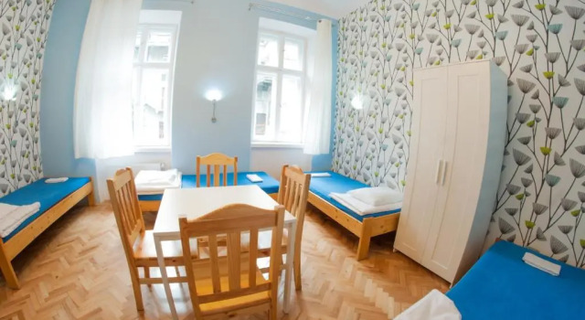 Четырёхместный номер Standard Dizzy Daisy Hostel