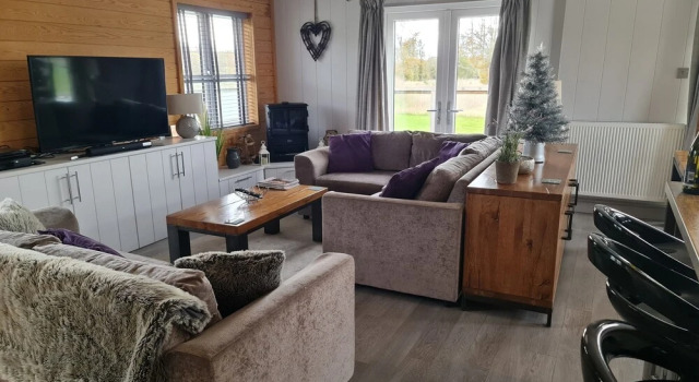 Charming 3-bed Lodge in Bury Saint Edmunds, Забронировать Отель Бери-Сент-Эдмундс Суффолк