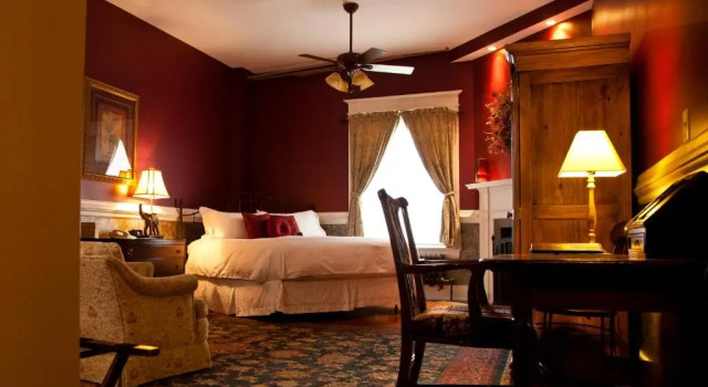 Номер Luxury Inn on Broadway