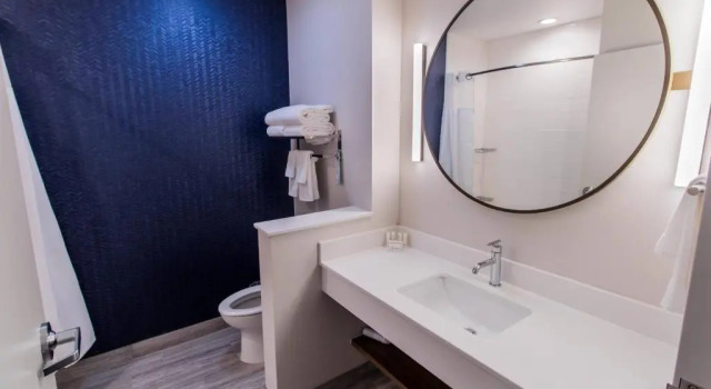 Четырёхместный люкс Fairfield Inn & Suites by Marriott Brownsville North