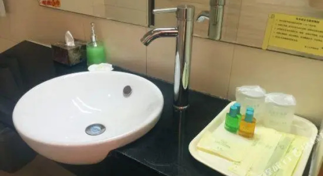 Hotel of Beijing University of Chemical Technology, Забронировать Отель Пекин район Пекина, рядом с Университет международного бизнеса и экономики