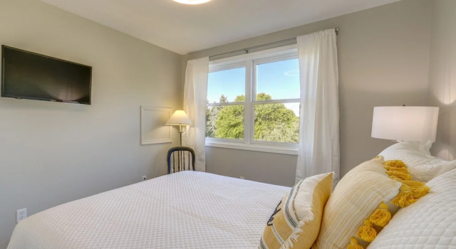 Beautiful Bellaire Home w/ Amenities, 4 Mi to Lake, จอง โรงแรม Bellaire มิชิแกน