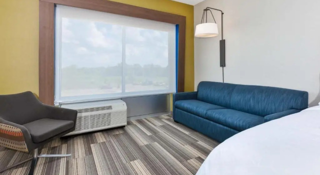 Люкс c 1 комнатой Holiday Inn Express & Suites - Grand Rapids Airport - South by IHG