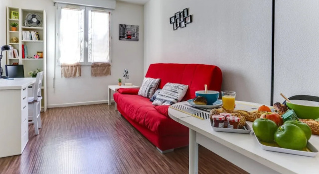 Nice Studio in Quiet Area, Забронировать Отель Бордо Жиронда, рядом с Saint-André Cathedral