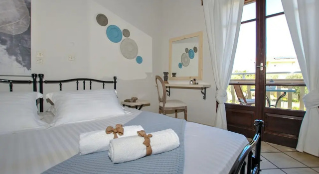 Minas Studios, Book Hotel Hotels in Lassi with Parking, Parking