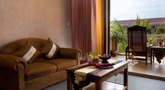 Двухместный номер Deluxe с балконом Angkor Howard Hotel