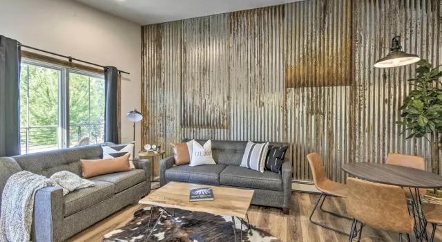 Апартаменты Elkhart Lake Townhome, Mins to Road America!
