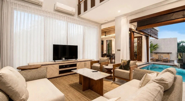 Вилла 5-br Beach Villa in Canggu Overlooking Rice Fields