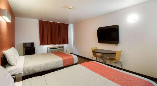 Четырёхместный номер Classic Motel 6 Davenport, IA