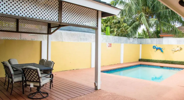 Brownstone Guesthouses Seabeach, Rezerwuj Hotel Hotele 3-gwiazdkowe w New Providence, 3*