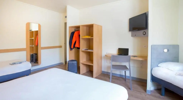 Трёхместный номер Standard ibis budget Aubagne Paluds Agora