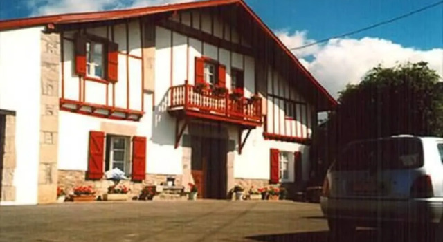 Chambre d'hôtes - Ferme Echemendigaraya, Réserver Hôtel Suhescun 