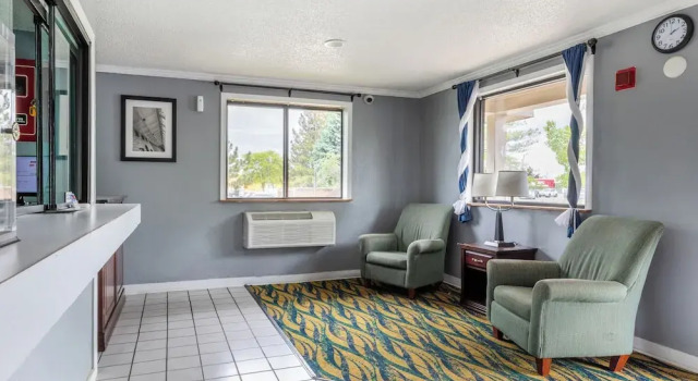 Super Inn by OYO Lansing MI, Book Hotel Hoteller i Lansing med parkering, Parkering