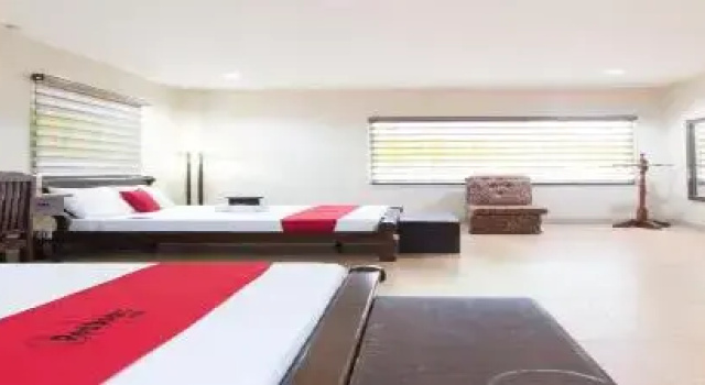 Двухместный номер Deluxe RedDoorz at Teofila Lodge